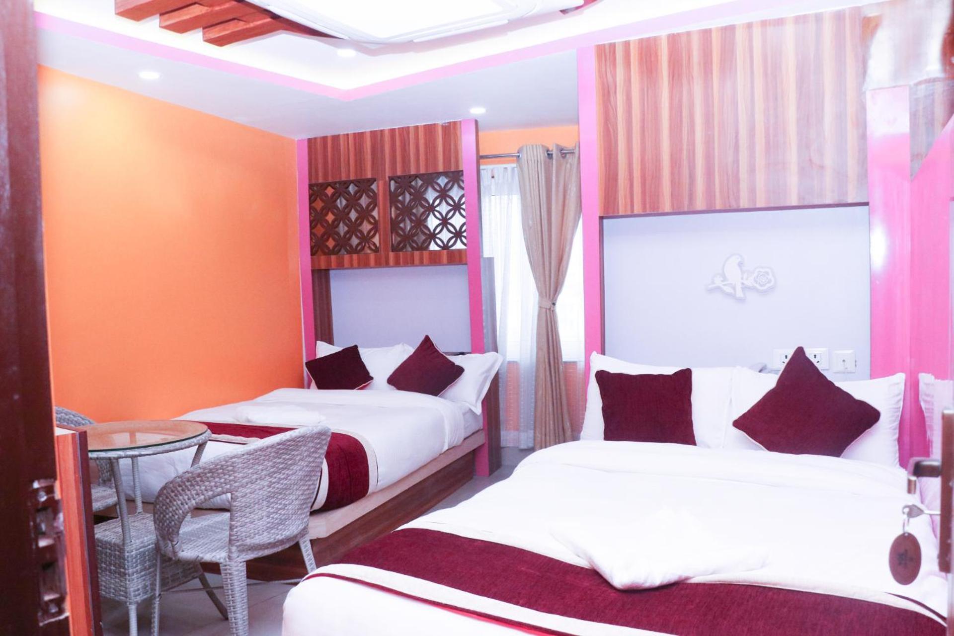 Om Tandoori Hotel كاتماندو المظهر الخارجي الصورة